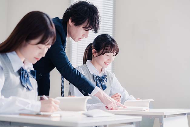 國中校長學習領導、教師專業學習社群與學生學習表現關係之研究