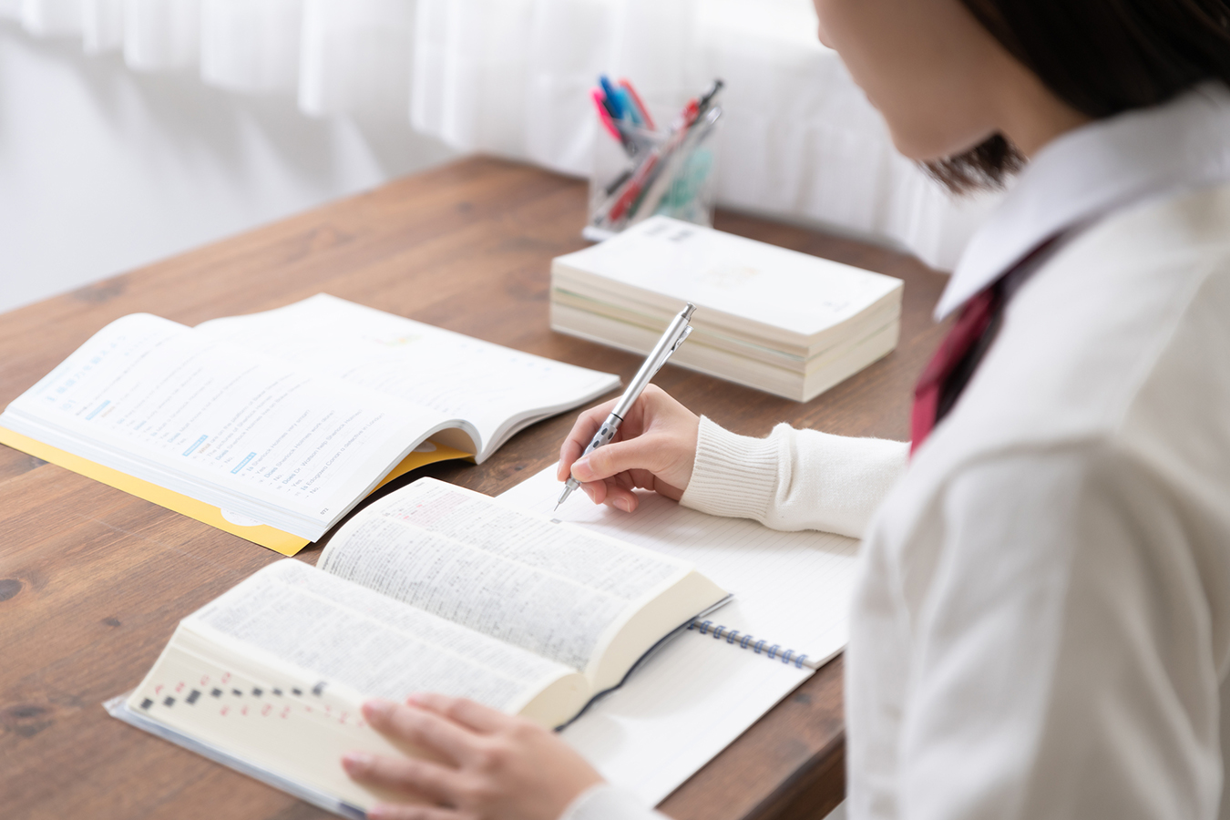 國中英語教科書符合素養要求嗎？看看教師怎麼說！